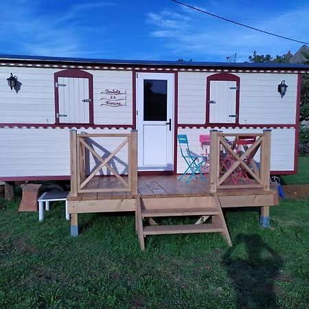 La Roulotte De Francine Guest House Chazeuil Екстериор снимка