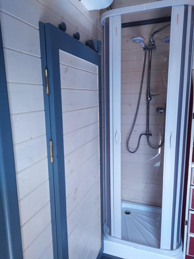 La Roulotte De Francine Guest House Chazeuil Екстериор снимка
