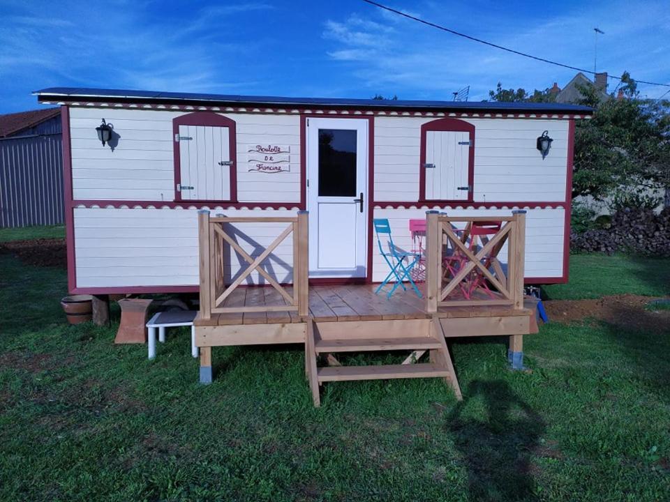 La Roulotte De Francine Guest House Chazeuil Екстериор снимка