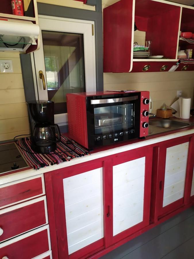 La Roulotte De Francine Guest House Chazeuil Екстериор снимка
