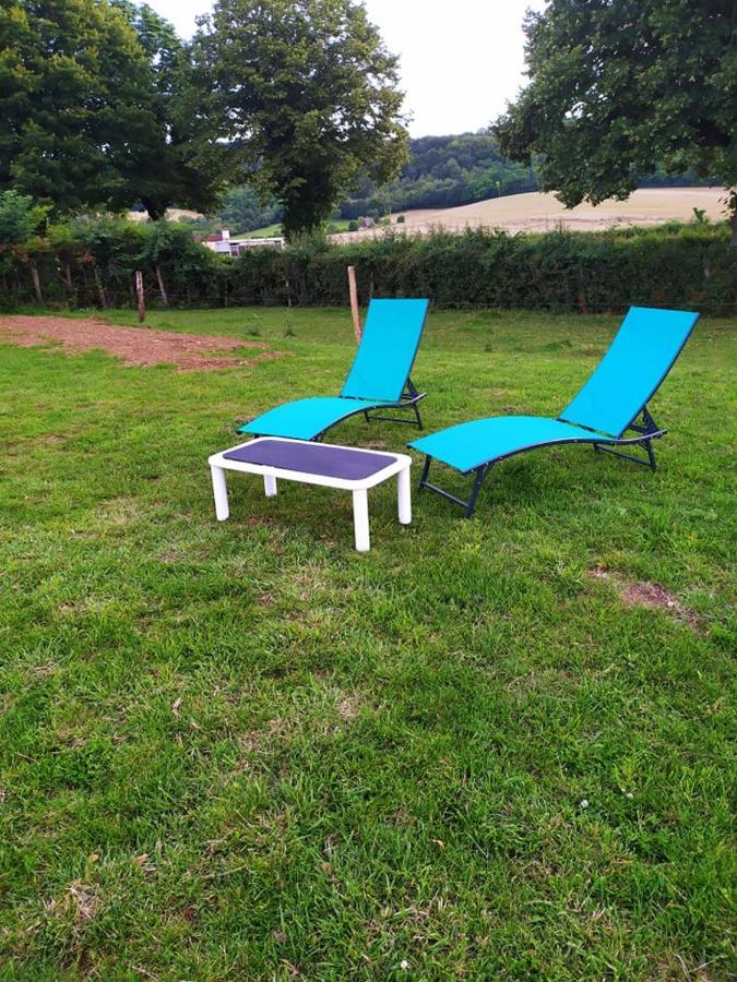 La Roulotte De Francine Guest House Chazeuil Екстериор снимка