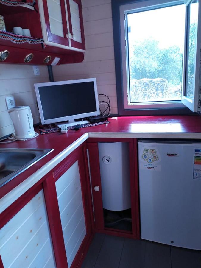 La Roulotte De Francine Guest House Chazeuil Екстериор снимка