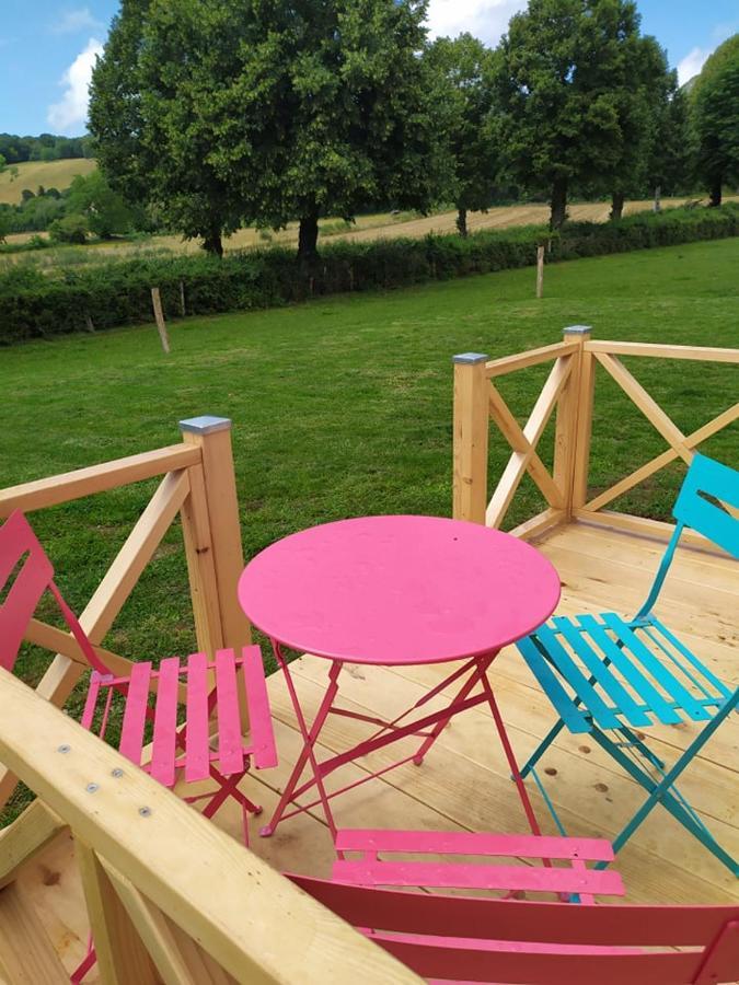 La Roulotte De Francine Guest House Chazeuil Екстериор снимка
