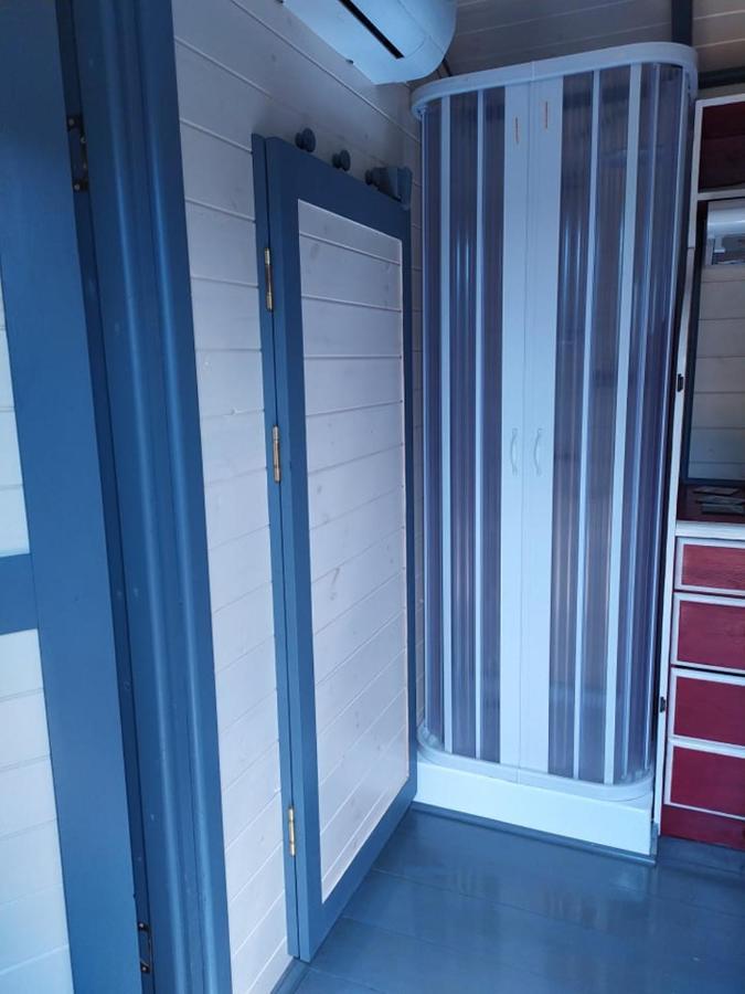 La Roulotte De Francine Guest House Chazeuil Екстериор снимка
