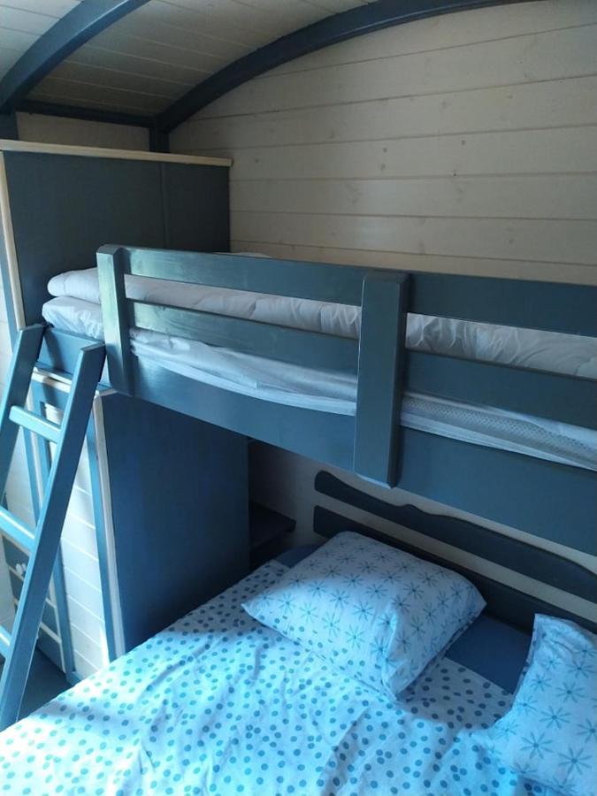 La Roulotte De Francine Guest House Chazeuil Екстериор снимка