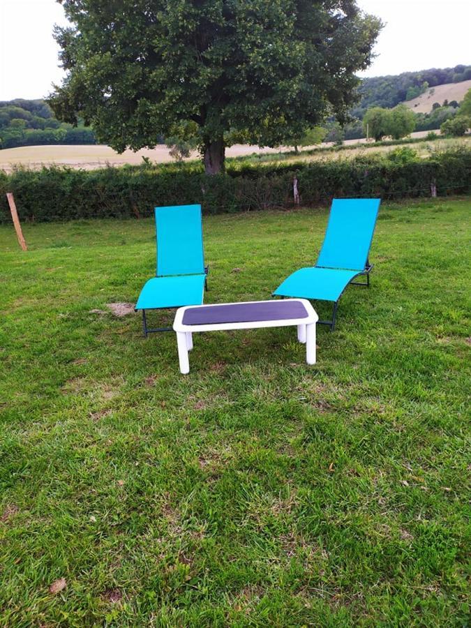 La Roulotte De Francine Guest House Chazeuil Екстериор снимка